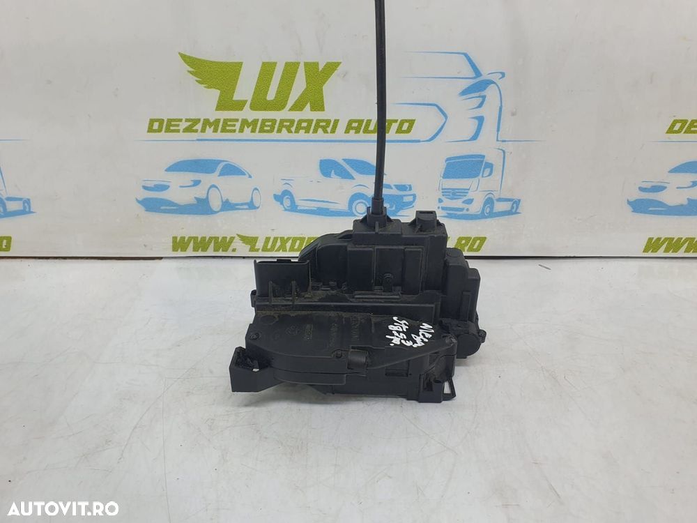 Broasca usa stanga spate 825030002r Renault Megane 3  [din 2008 pana  2014] - 1