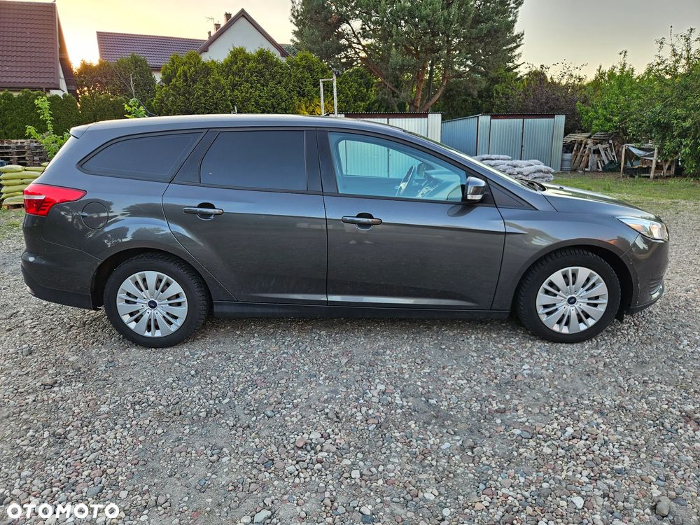 Ford Focus 1.0 EcoBoost Trend - 4