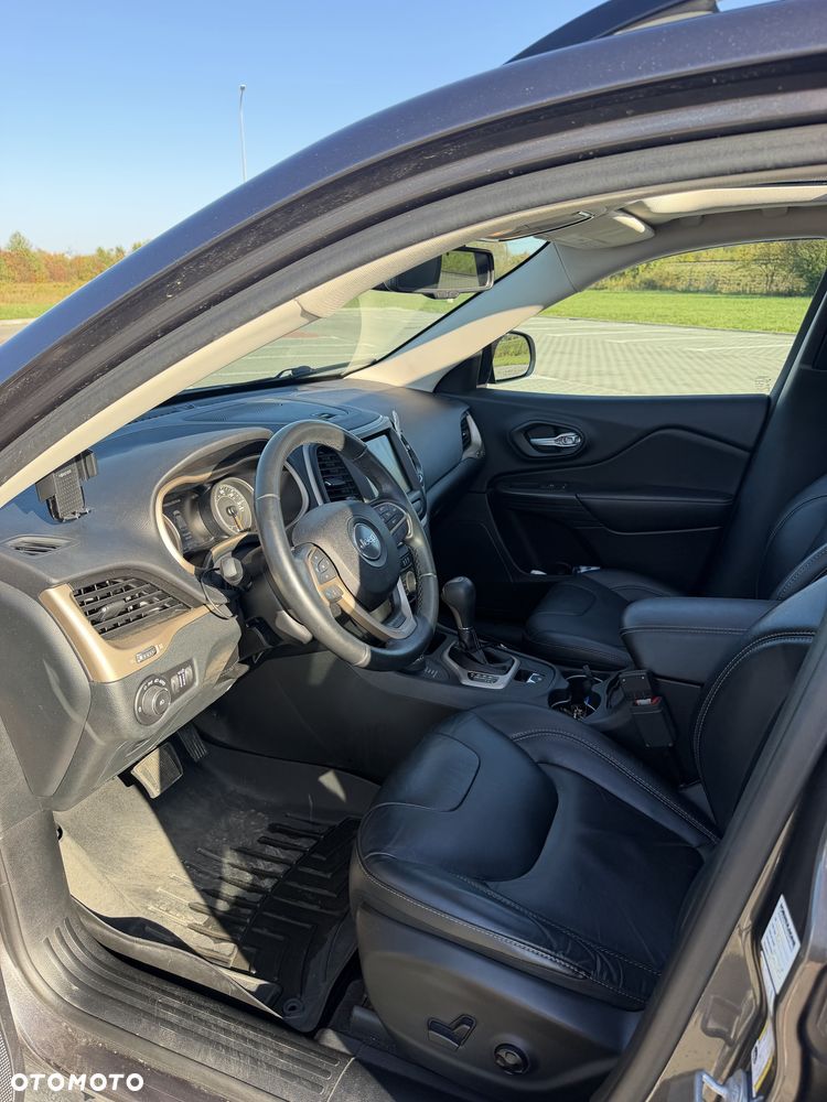 Jeep Cherokee - 5