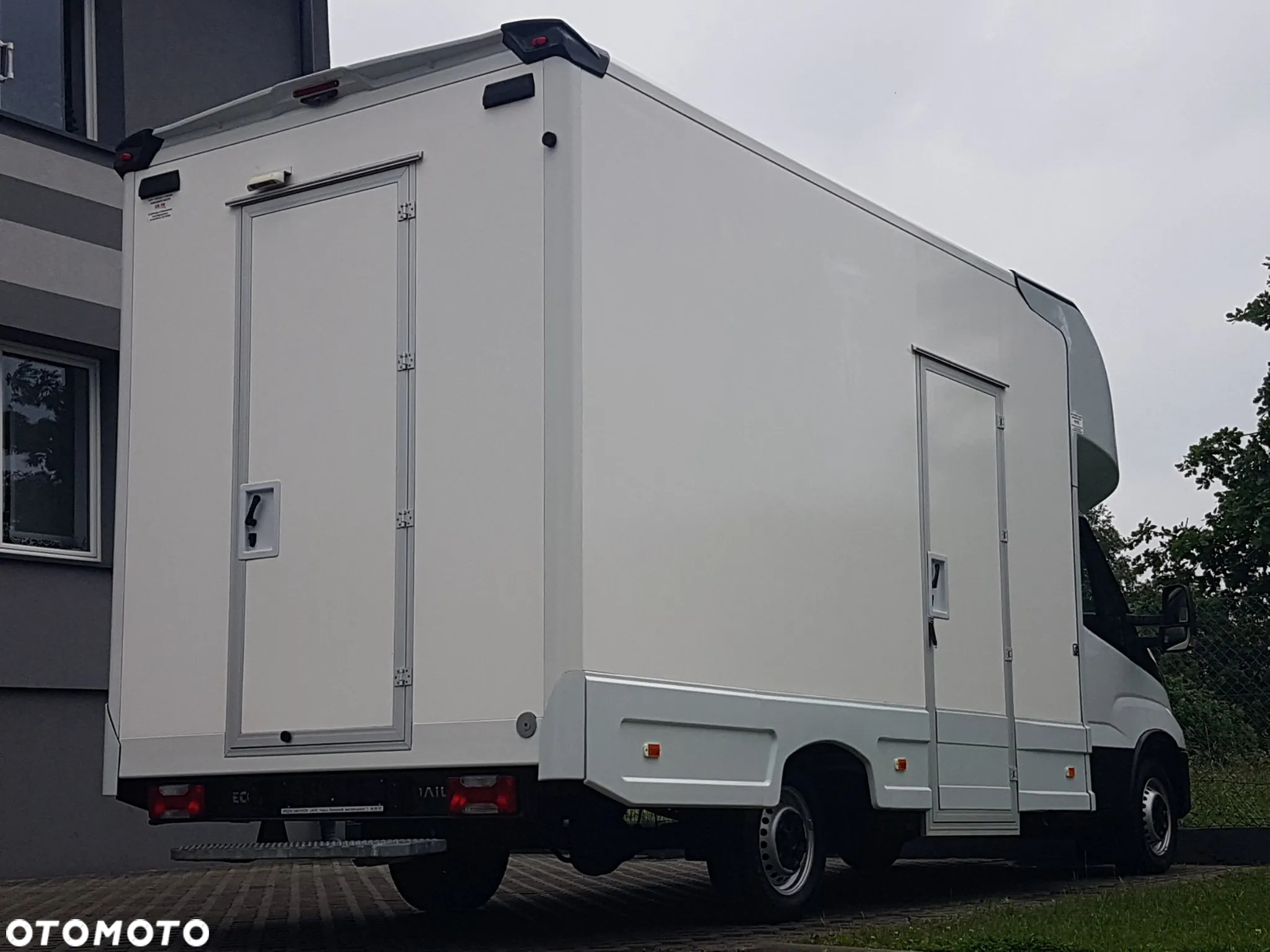 Iveco DAILY KONTENER NISKOPODŁOGOWY 4,43x2,23x2,42 SKLEP FOODTRUCK BAR KLIMA KONIOWÓZ KAMPER - 28