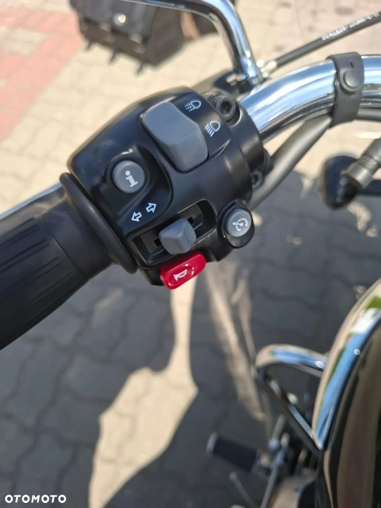 Triumph Bonneville - 13