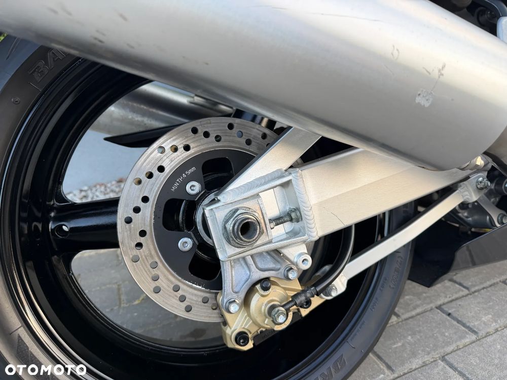 Suzuki GSX-R - 15