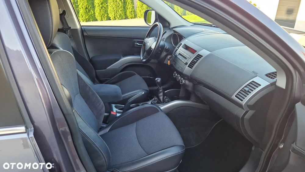 Mitsubishi Outlander 2.0 Invite 2WD - 8