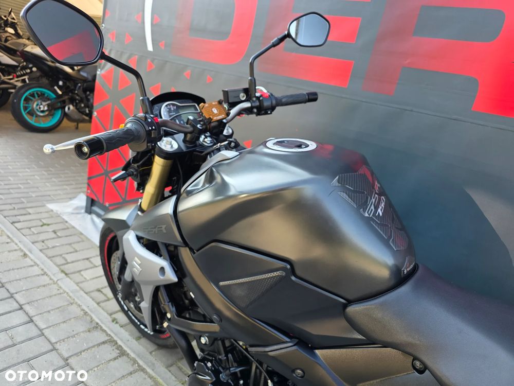 Suzuki GSR - 10