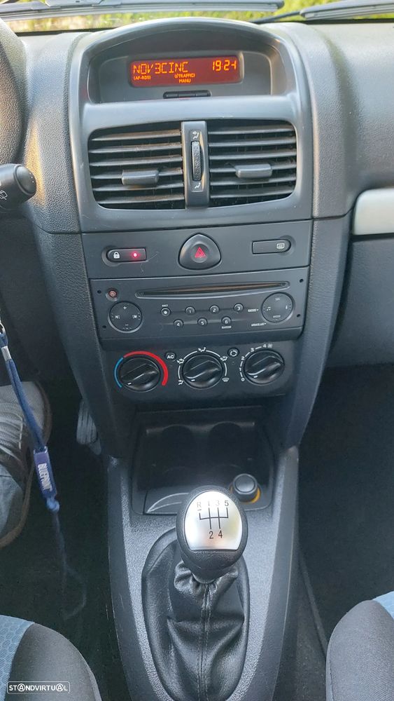 Renault Clio 1.2 SE Storia Confort - 14