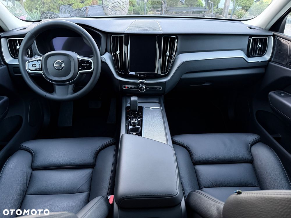 Volvo XC 60 B4 D AWD Plus Dark - 12