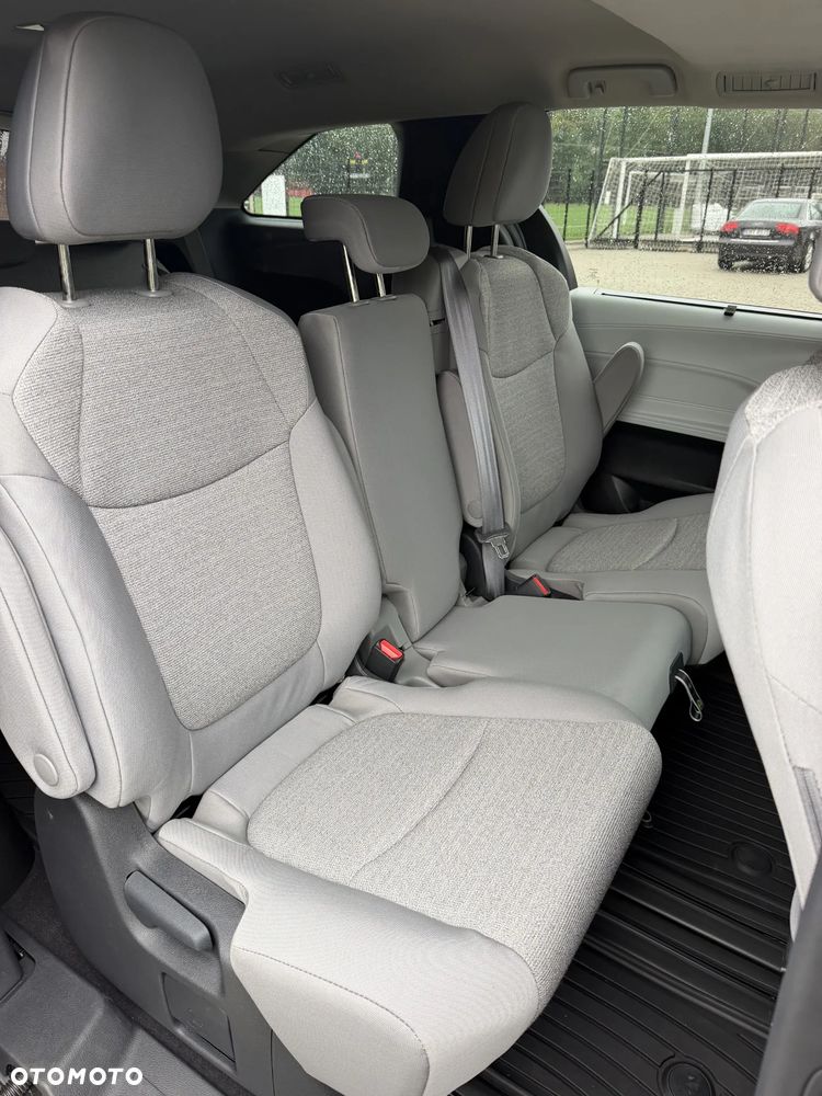 Toyota Sienna - 8