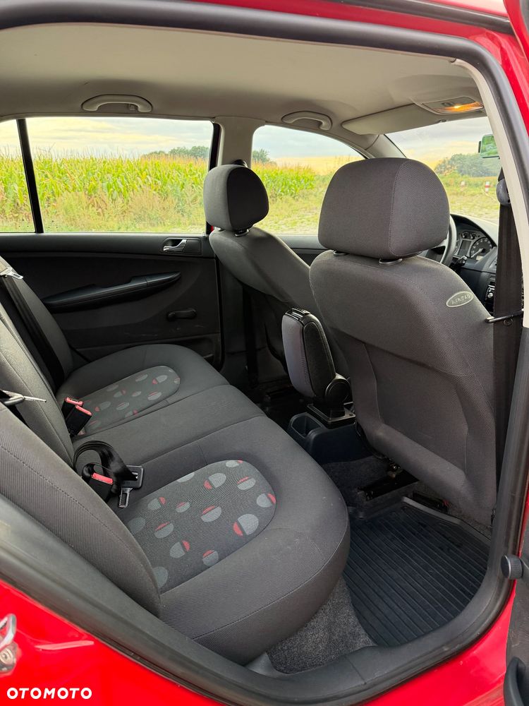 Skoda Fabia 1.2 HTP Classic - 16