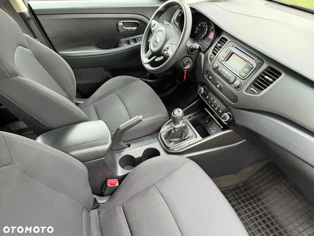 Kia Carens 1.6 GDI L - 10