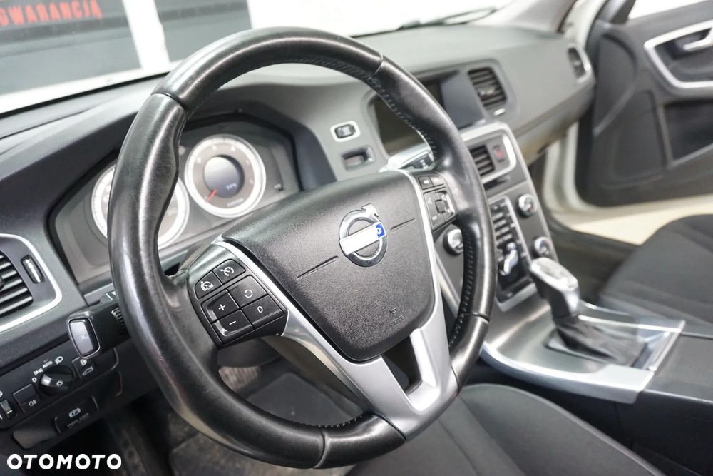 Volvo V60 D4 Geartronic Momentum - 25