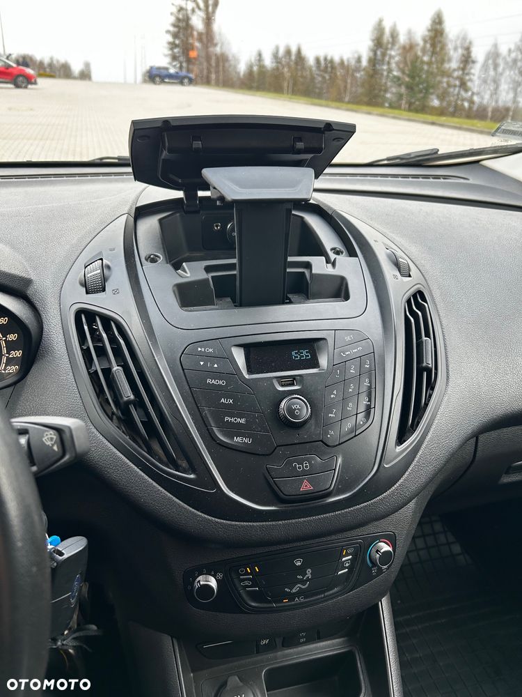 Ford Transit Courier - 22