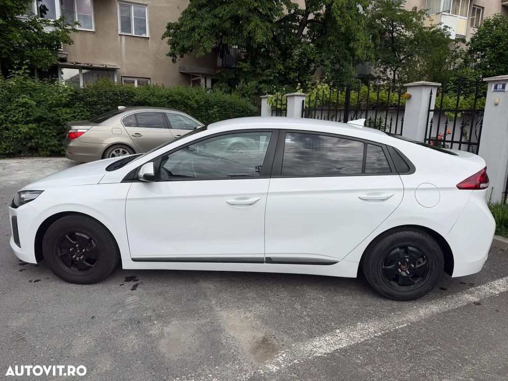 Hyundai IONIQ - 7