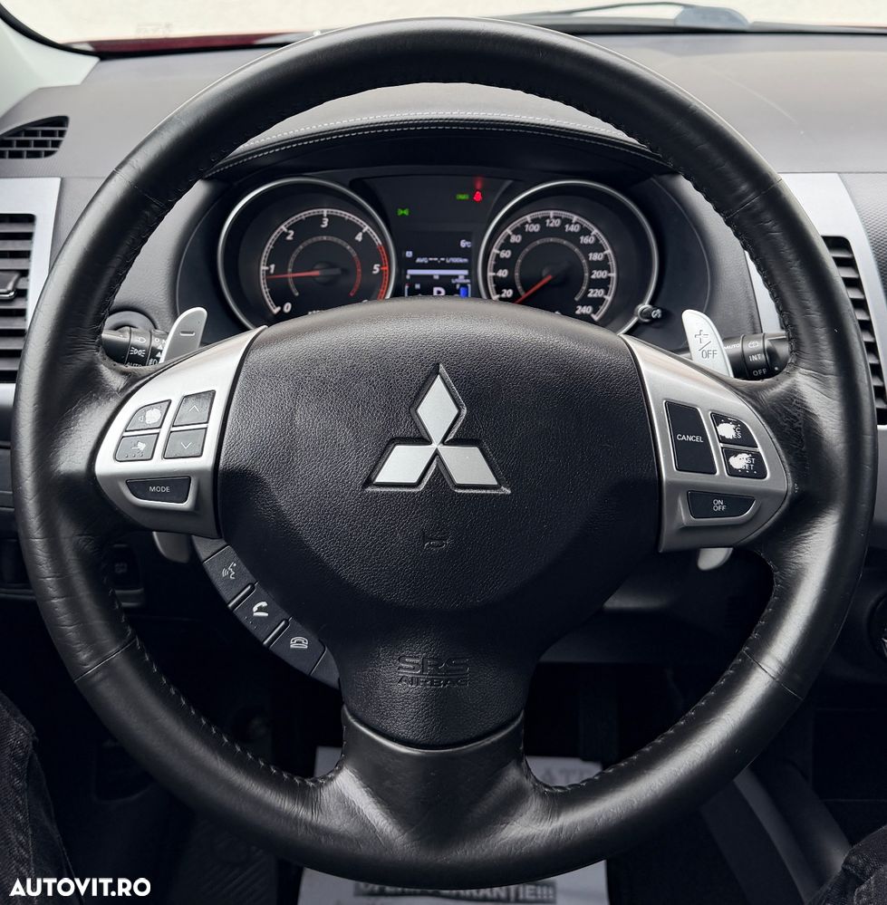 Mitsubishi Outlander 2.2 DI-D 4WD TC-SST Intense - 37