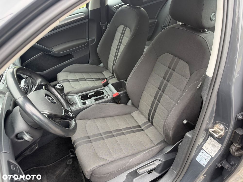 Volkswagen Golf - 37