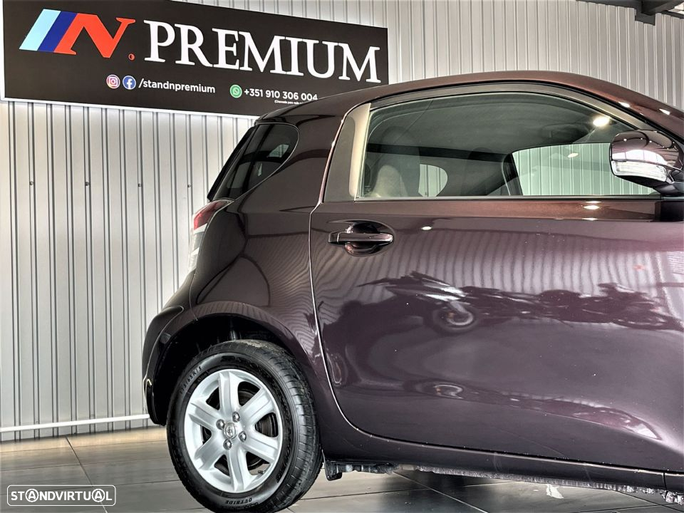 Toyota iQ - 6