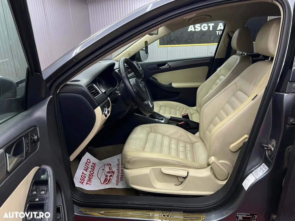 Volkswagen Jetta - 12