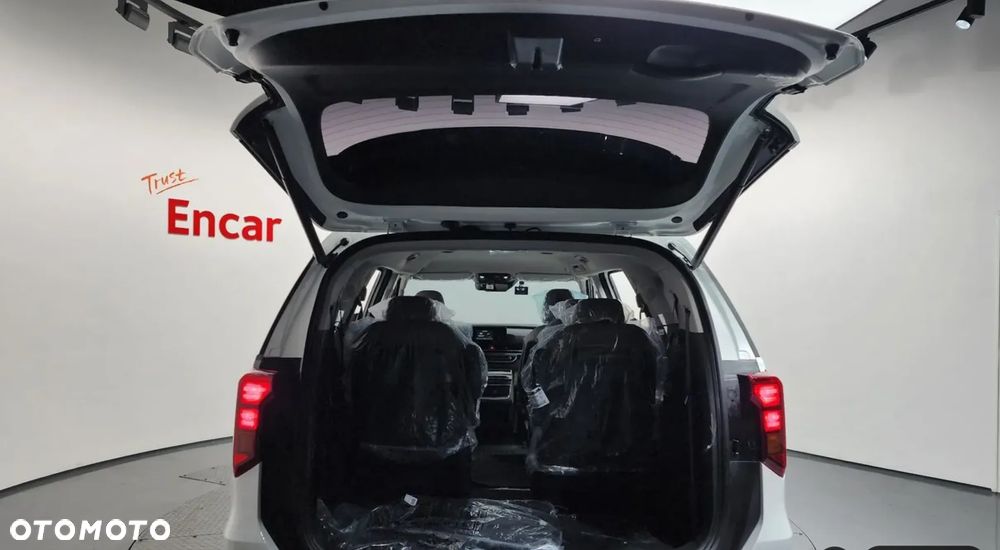Kia Carnival - 20