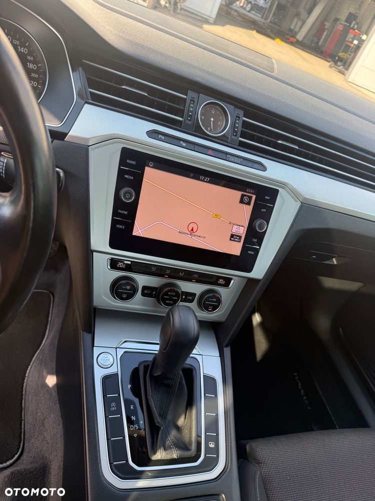 Volkswagen Passat 1.6 TDI SCR DSG Comfortline - 25