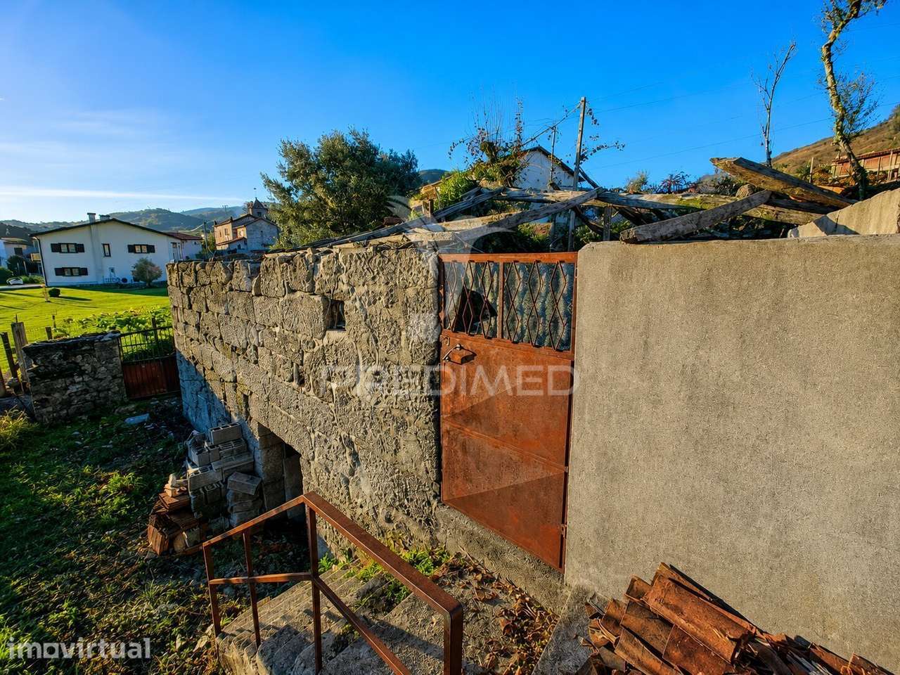 Moradia em Pedra p/ Restauro em Valdreu, Vila Verde - Grande imagem: 4/38