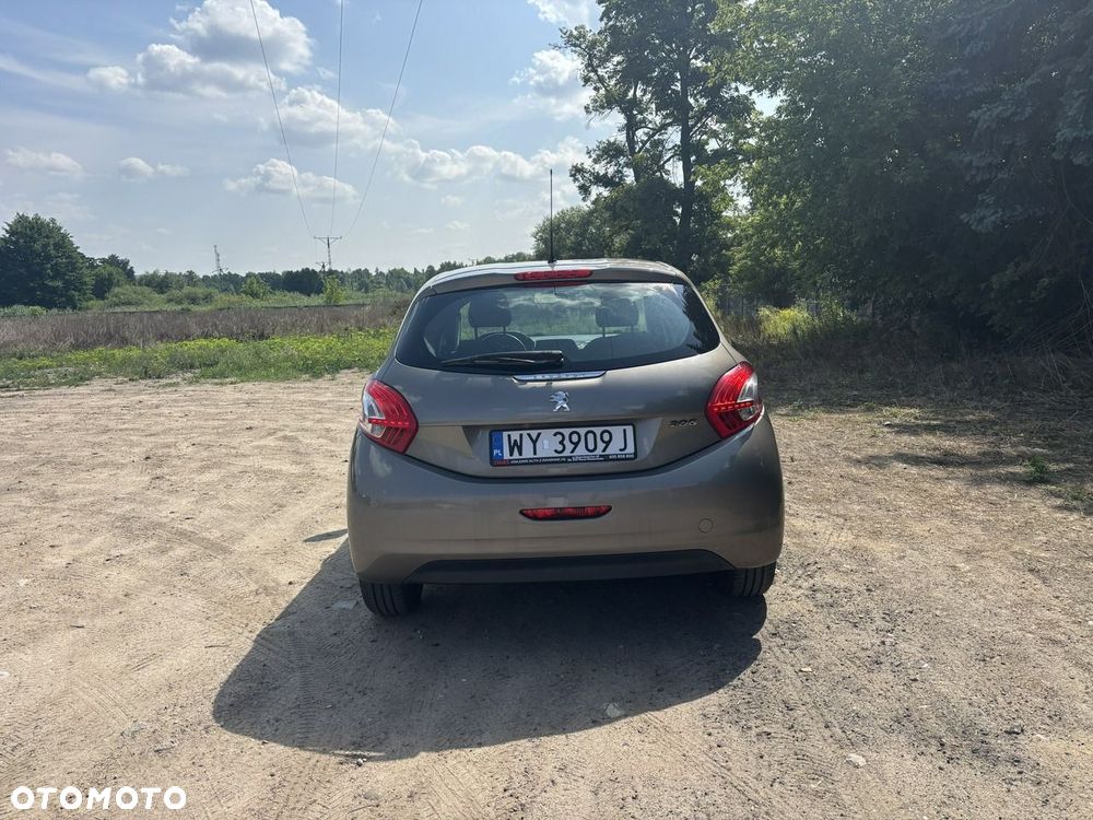 Peugeot 208 - 10