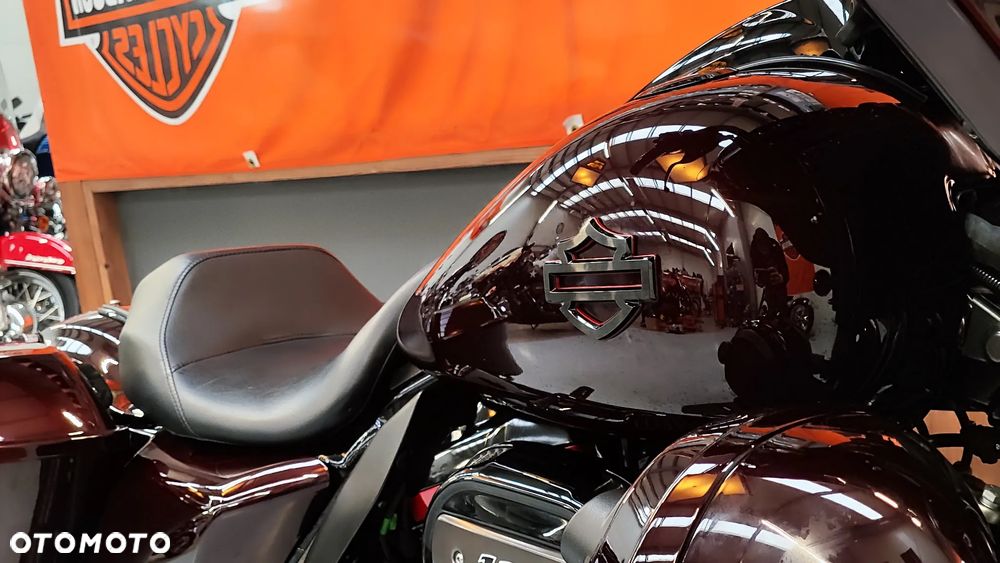 Harley-Davidson CVO Street Glide - 33