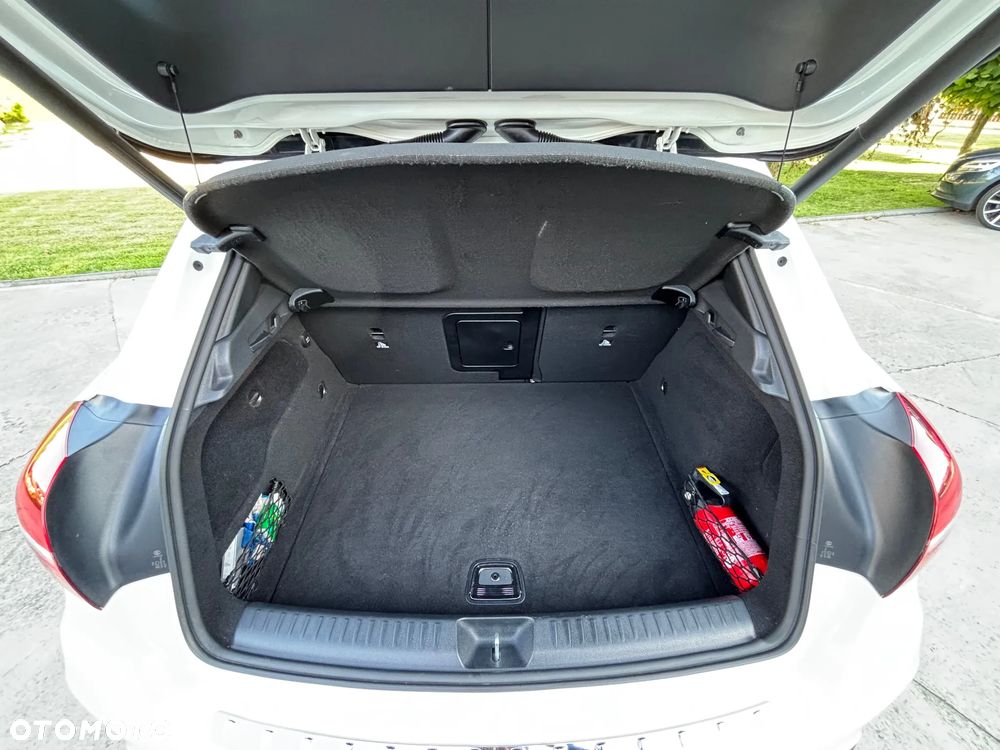 Mercedes-Benz GLA 200 7G-DCT AMG Line - 11