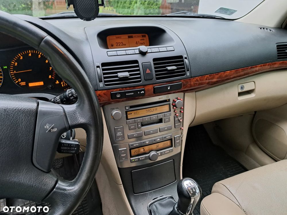 Toyota Avensis 2.0 VVT-i Combi Executive - 16
