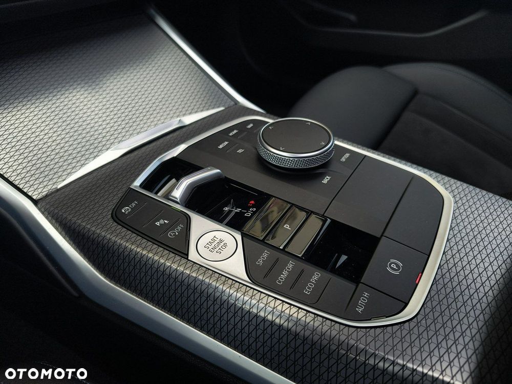 BMW Seria 3 320i Edition M Sport Shadow - 23
