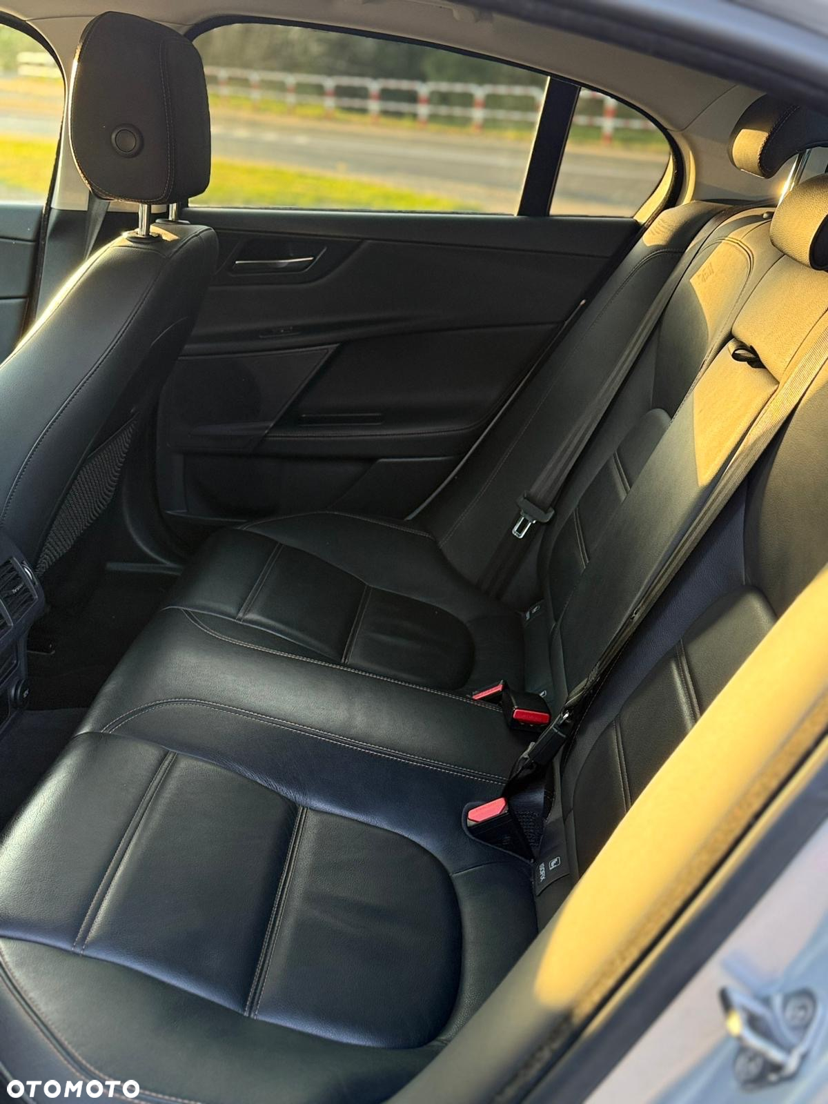 Jaguar XE E-Performance Pure - 5