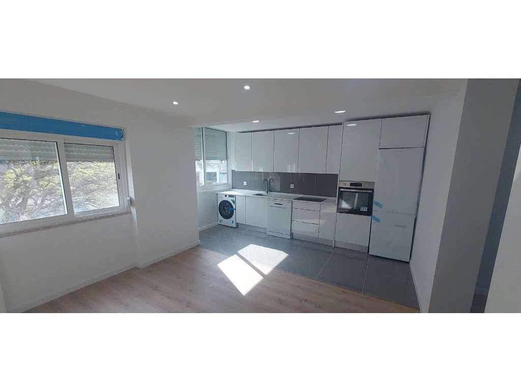 T2 Totalmente Remodelado na Venteira - Amadora