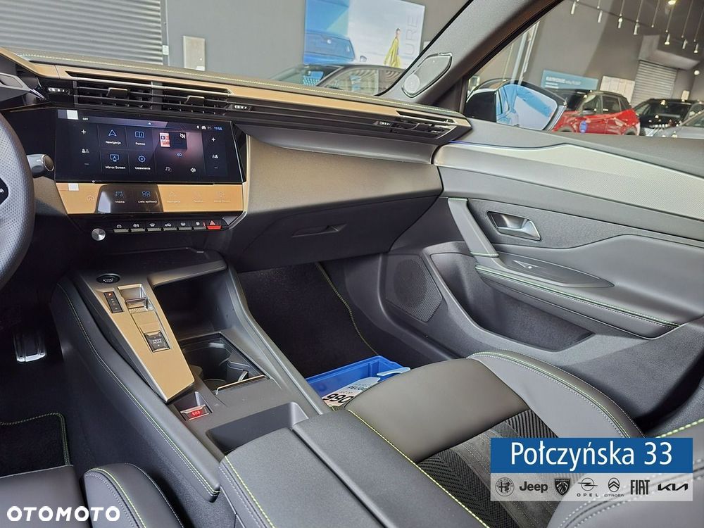 Peugeot 408 - 32