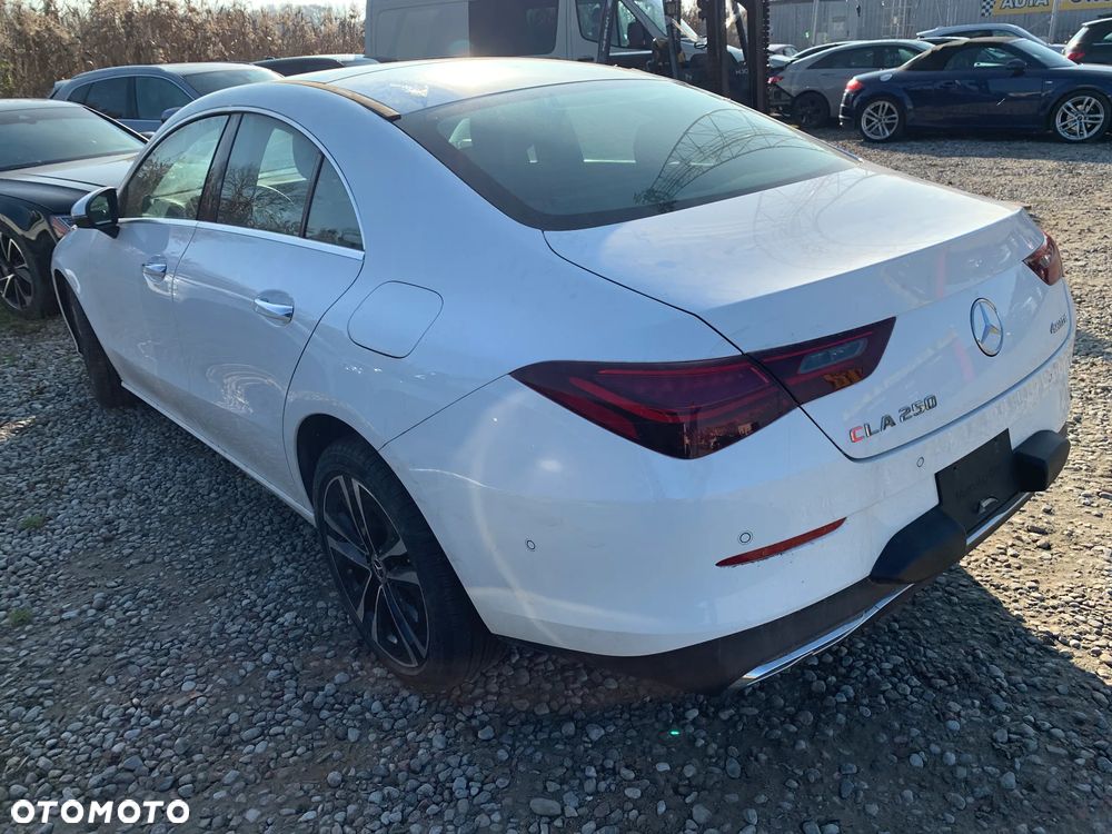 Mercedes-Benz CLA 250 4-Matic 7G-DCT - 3