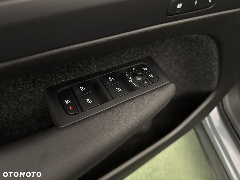 Volvo XC 40 T3 Momentum - 12