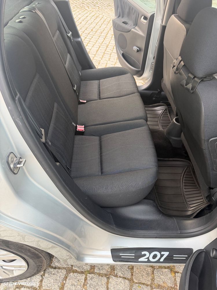 Peugeot 207 - 16