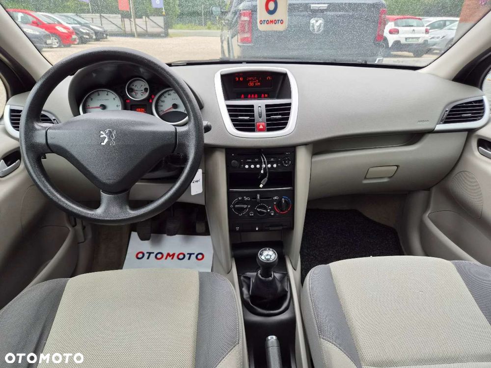 Peugeot 207 - 8