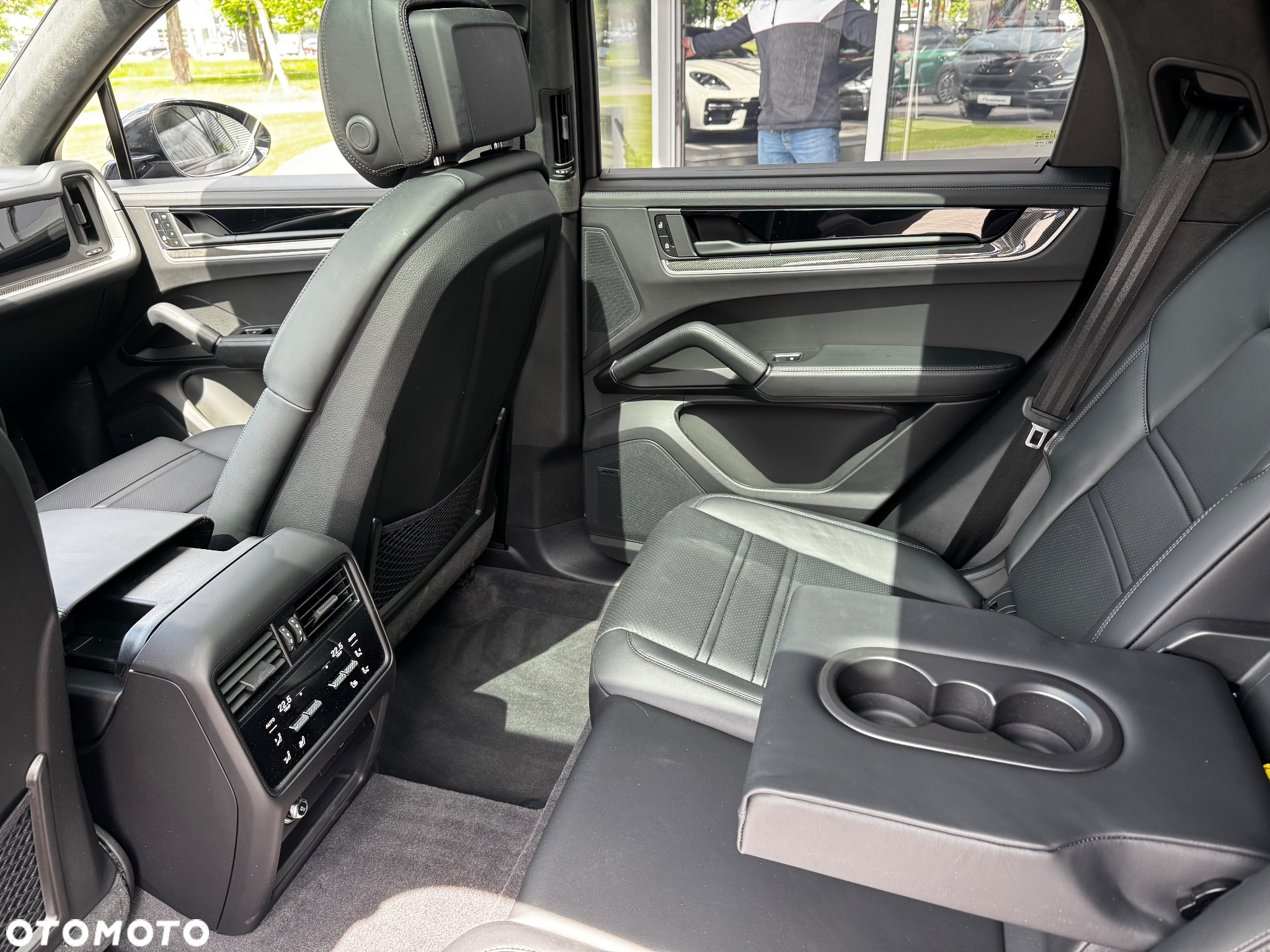 Porsche Cayenne Coupe E-Hybrid PHEV - 17