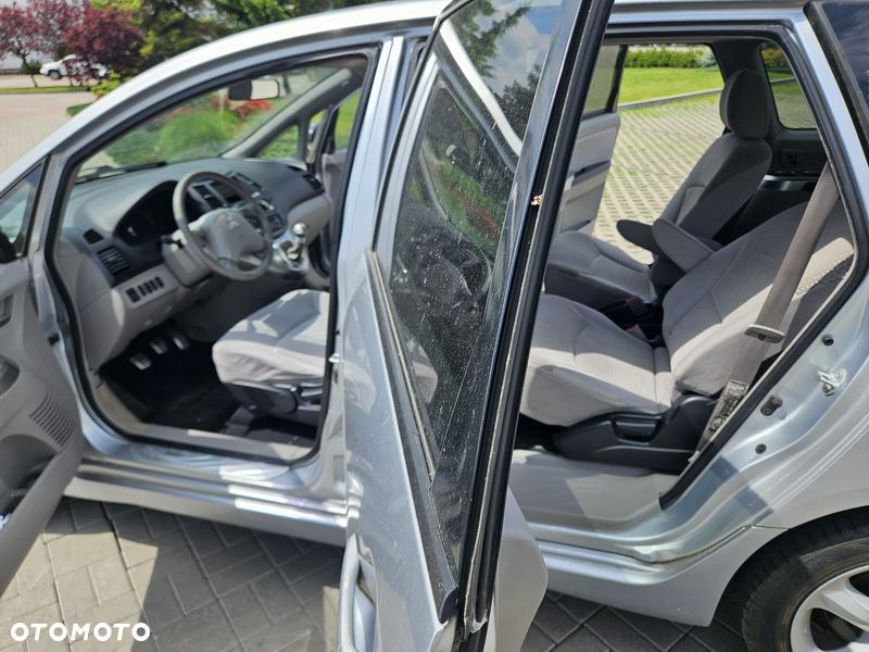 Mitsubishi Grandis 2.4 Intense - 8