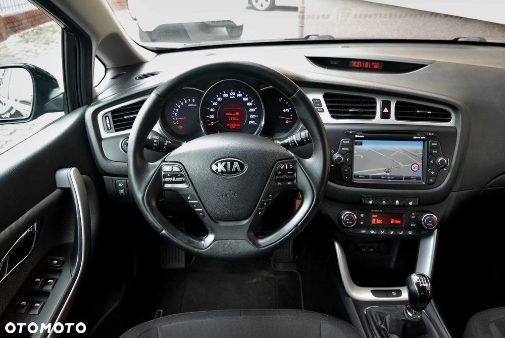 Kia Ceed 1.6 GDI Dream Team Edition - 16