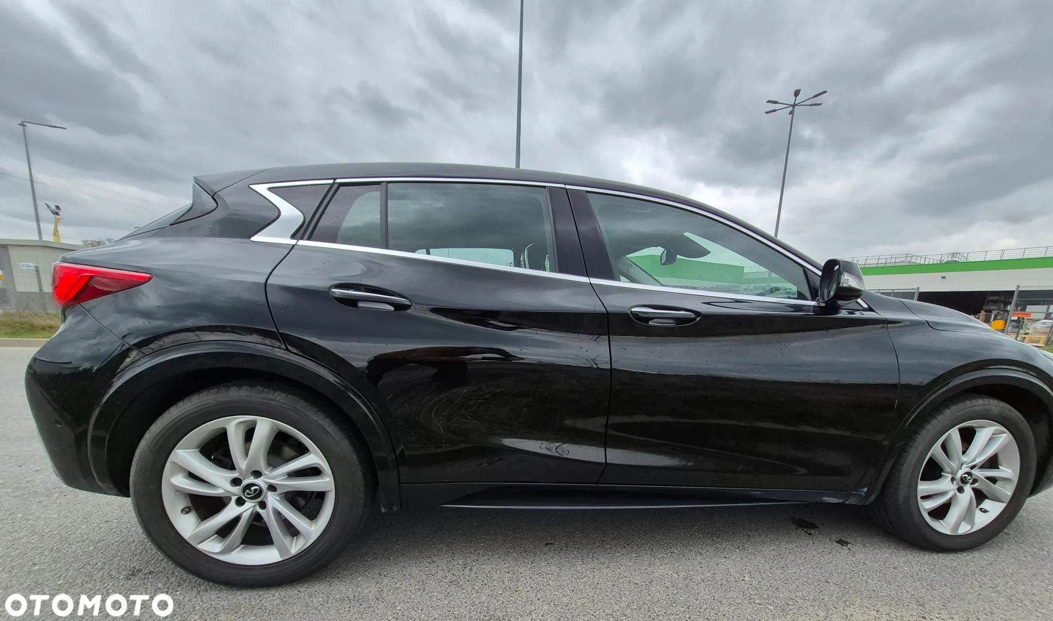 Infiniti Q30 1.6t - 8