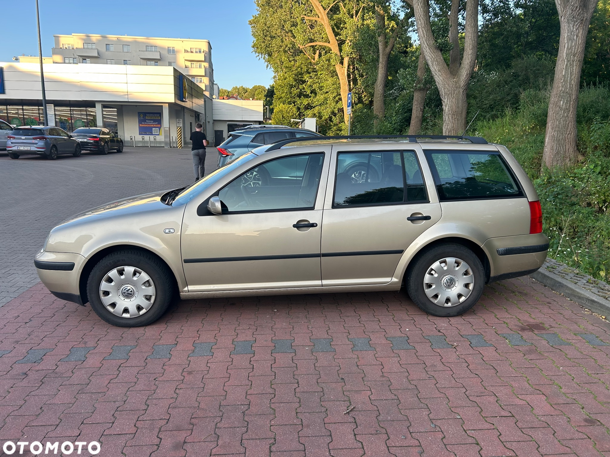 Volkswagen Golf - 2