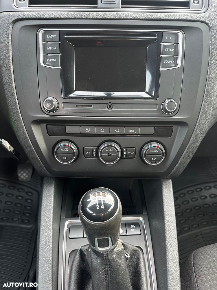 Volkswagen Jetta 2.0 TDI Trendline - 10