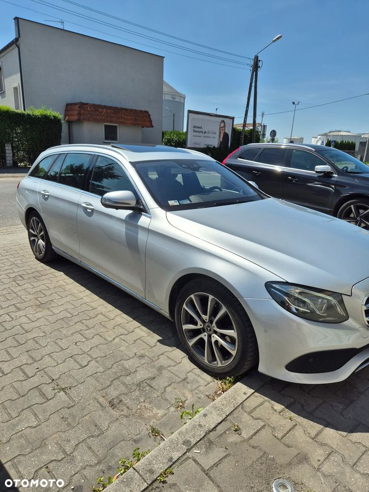 Mercedes-Benz Klasa E 200 4-Matic 9G-TRONIC - 2