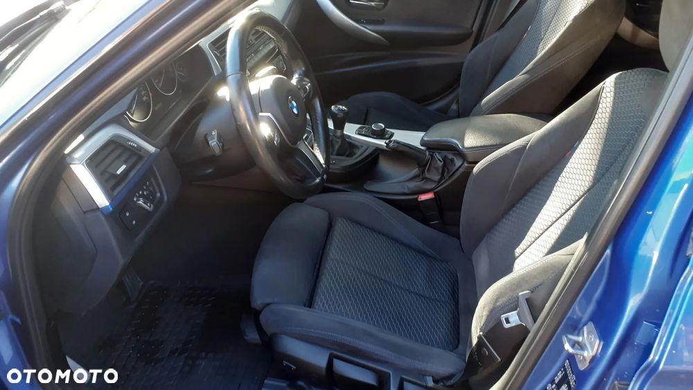 BMW Seria 3 320i xDrive M Sport - 26