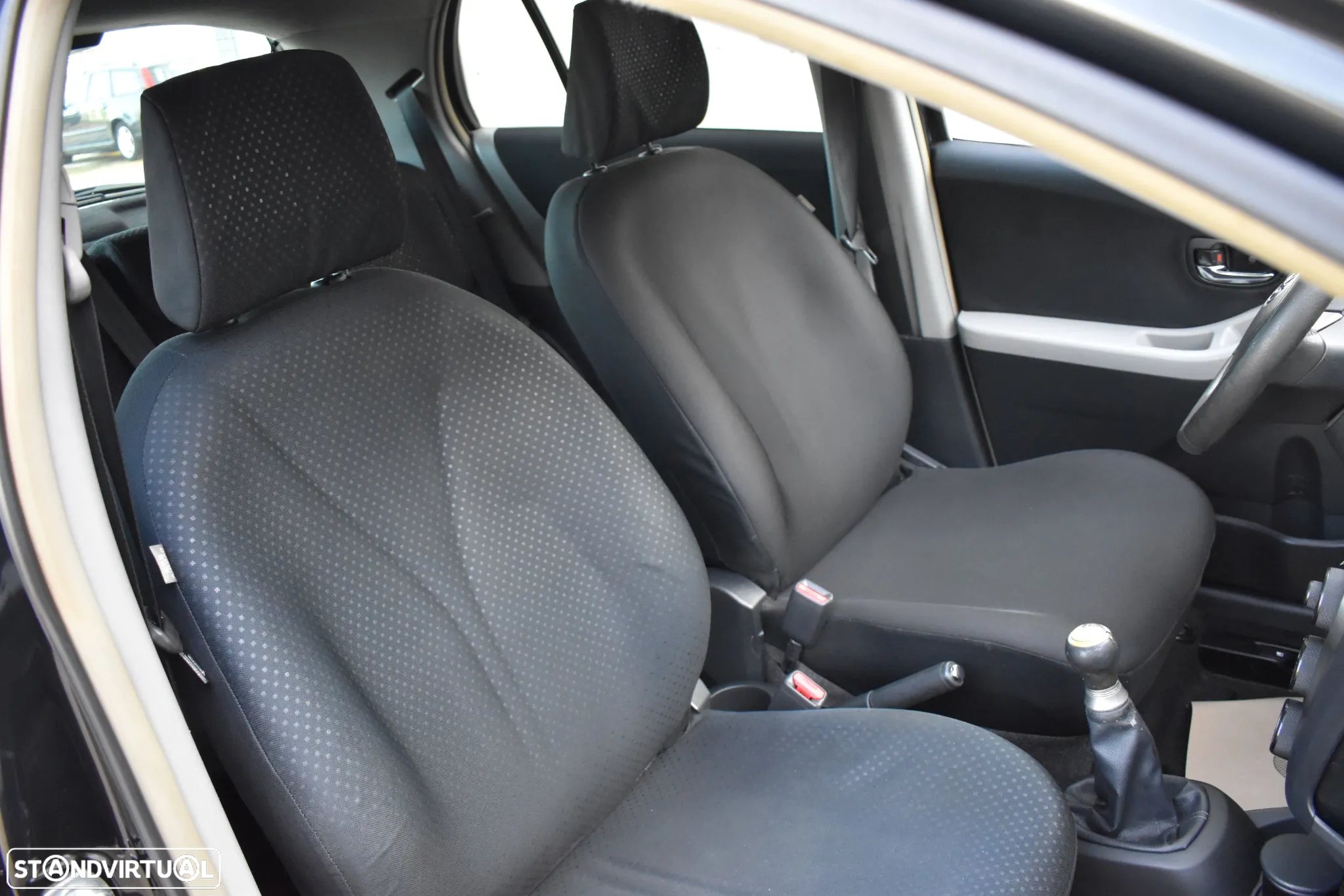Toyota Yaris 1.0 VVT-i AC - 15