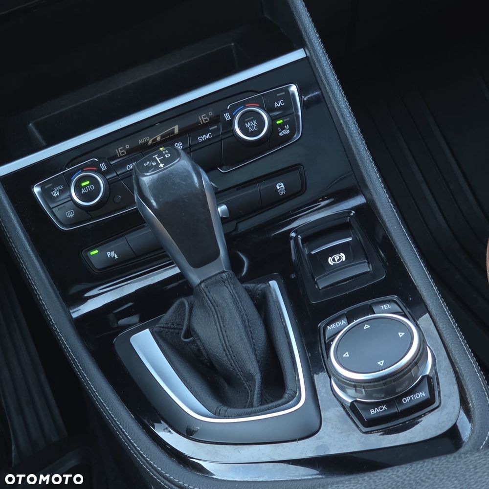 BMW Seria 2 220d xDrive Sport-Aut M Sport - 33