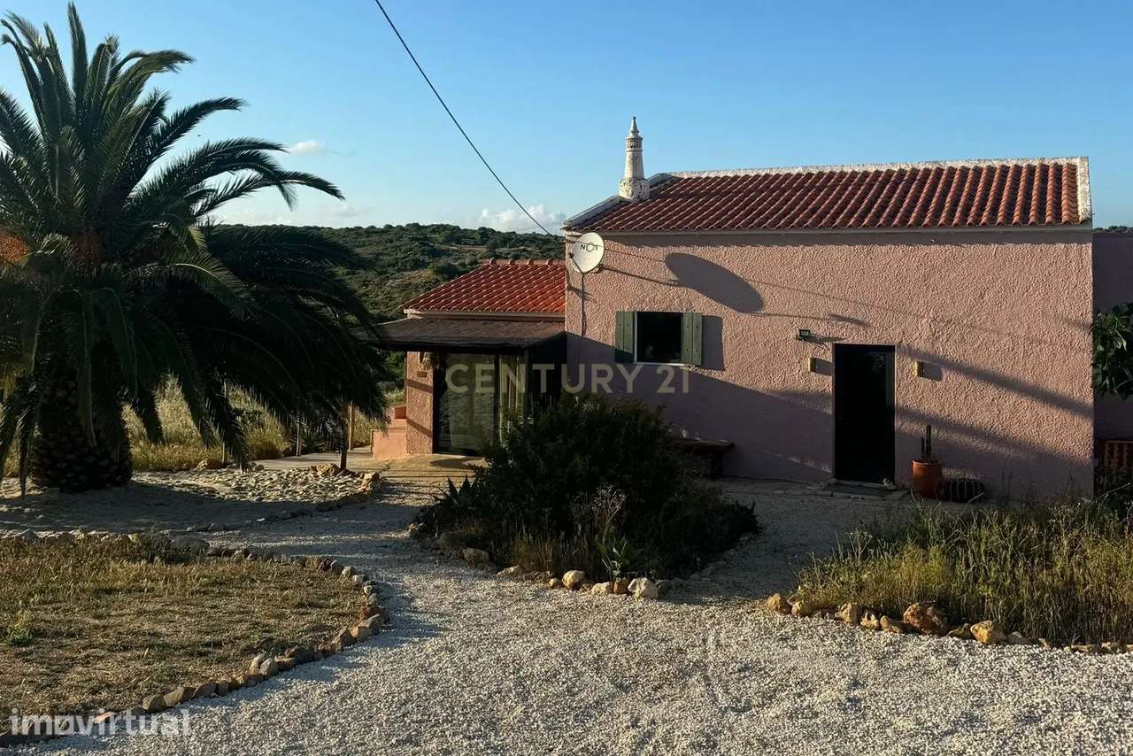 Quinta renovada em terreno de 3 HA perto de praias e serviços, Almáden - Grande imagem: 2/26