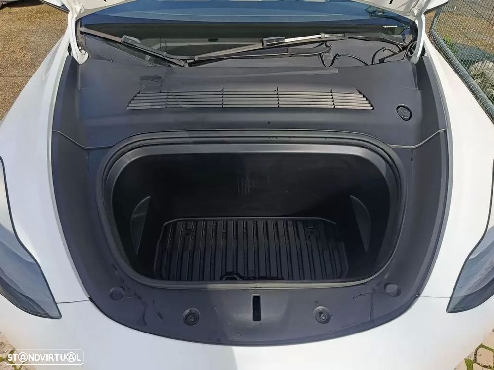 Tesla Model Y Long Range Dual Motor AWD - 18