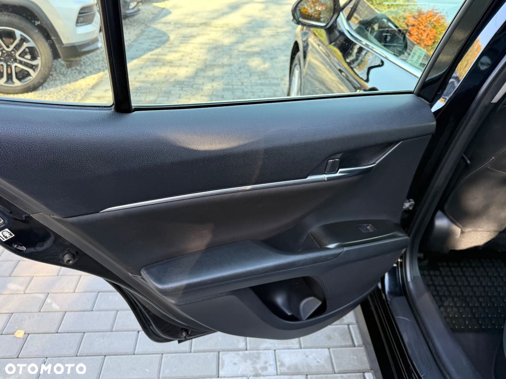 Toyota Camry 2.5 Hybrid Comfort CVT - 18