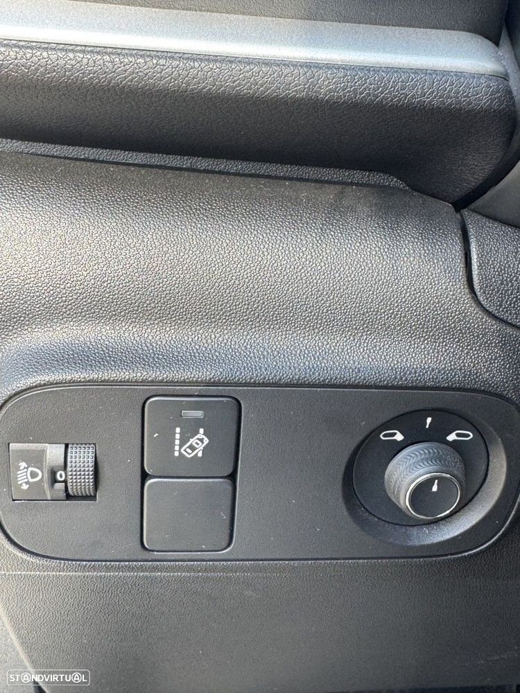 Citroën C3 1.2 PureTech Shine EAT6 - 33