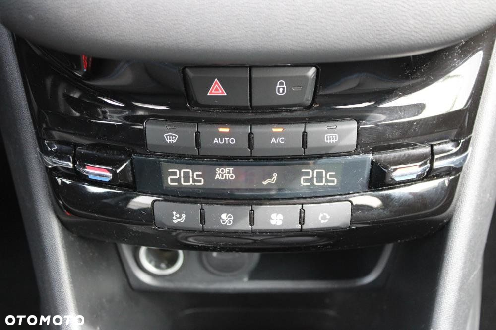 Peugeot 208 - 28